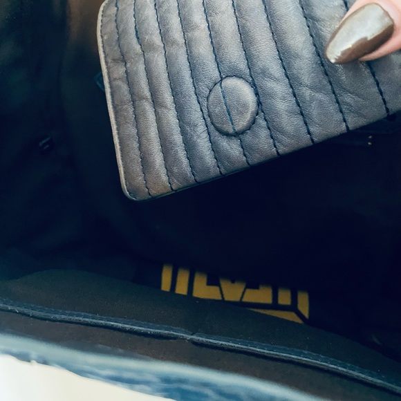 Pour la victoire large leather tote bag - Picture 5 of 7